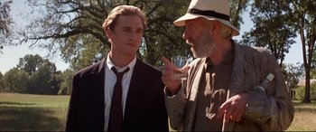 Movie still from “A Time to Kill” (1996), directed by Joel Schumacher – A man and a young man standing next to each other; Medium shot, Over the shoulder angle