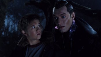 Movie still from “A.I. Artificial Intelligence” (2001), directed by Steven Spielberg – A man and a woman are standing next to each other; Close Up shot, Over the shoulder angle