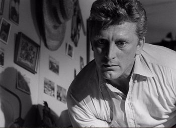 Movie still from “Ace in the Hole” (1951), directed by Billy Wilder – Black and white photograph of a man in front of a wall; Close Up shot, Low angle