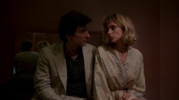 Movie still from “After Hours” (1985), directed by Martin Scorsese – A man and a woman sitting next to each other on a bench; Close Up shot, Low angle