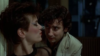Movie still from “After Hours” (1985), directed by Martin Scorsese – A man and a woman are kissing in a room; Close Up shot, Over the shoulder angle