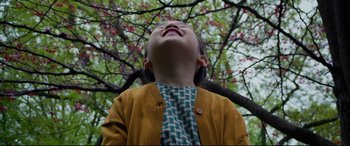 Movie still from “After Yang” (2021), directed by Kogonada – A little girl with her mouth open looking up; Close Up shot, Low angle