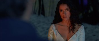 Movie still from “After the Sunset” (2004), directed by Brett Ratner – A woman in a white shirt is looking at the camera; Close Up shot, Over the shoulder angle