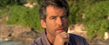 Movie still from “After the Sunset” (2004), directed by Brett Ratner – A person wearing a ring; Close Up shot, High angle