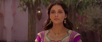 Movie still from “Aladdin” (2019), directed by Guy Ritchie – A woman with long brown hair wearing a purple dress; Close Up shot, Over the shoulder angle