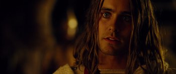 Movie still from “Alexander” (2004), directed by Oliver Stone – A person with long hair; Close Up shot, Over the shoulder angle