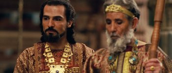 Movie still from “Alexander” (2004), directed by Oliver Stone – Two men dressed up in ancient clothing; Close Up shot, Over the shoulder angle