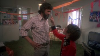 Movie still from “Alice Doesn't Live Here Anymore” (1974), directed by Martin Scorsese – A man and a boy are standing in a living room; Medium shot, Over the shoulder angle