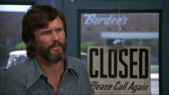 Movie still from “Alice Doesn't Live Here Anymore” (1974), directed by Martin Scorsese – A man standing in front of a closed sign; Close Up shot, Over the shoulder angle