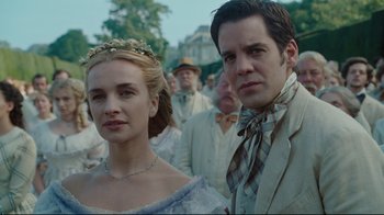 Movie still from “Alice in Wonderland” (2010), directed by Tim Burton – A man and a woman standing next to each other in a crowd; Close Up shot, Over the shoulder angle