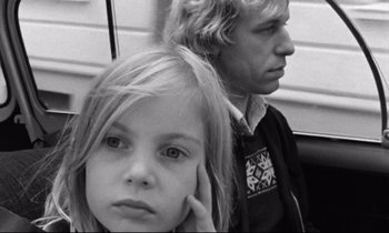 Movie still from “Alice in the Cities” (1974), directed by Wim Wenders – A man and a woman sitting next to each other; Close Up shot, Over the shoulder angle