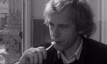 Movie still from “Alice in the Cities” (1974), directed by Wim Wenders – A black and white photo of a man brushing his teeth; Close Up shot, Low angle