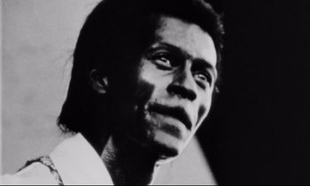 Movie still from “Alice in the Cities” (1974), directed by Wim Wenders – A black and white photo of a man with long hair; Extreme Close Up shot, Low angle