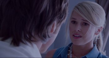 Movie still from “American Made” (2017), directed by Doug Liman – A man and a woman are talking to each other; Close Up shot, Over the shoulder angle