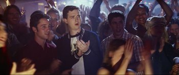 Movie still from “American Wedding” (2003), directed by Jesse Dylan – A man clapping his hands in front of a group of people; Medium shot, Over the shoulder angle