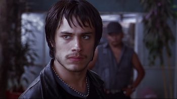 Movie still from “Amores Perros” (2000), directed by Alejandro G. Iñárritu – A person wearing a leather jacket; Close Up shot, Over the shoulder angle