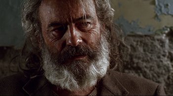 Movie still from “Amores Perros” (2000), directed by Alejandro G. Iñárritu – An old man with a beard and a white beard; Close Up shot, Low angle
