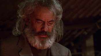 Movie still from “Amores Perros” (2000), directed by Alejandro G. Iñárritu – An older man with a beard and a suit; Close Up shot, Low angle