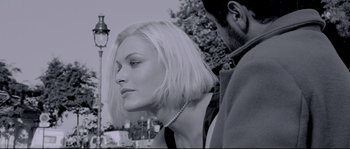 Movie still from “Angel-A” (2005), directed by Luc Besson – A black and white photo of a woman and a man; Close Up shot, Over the shoulder angle