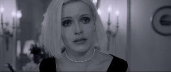 Movie still from “Angel-A” (2005), directed by Luc Besson – A black and white photo of a woman with a pearl necklace; Close Up shot, Over the shoulder angle