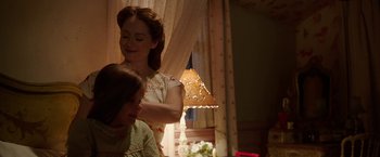 Movie still from “Annabelle: Creation” (2017), directed by David F. Sandberg – A woman is cutting the hair of a little girl; Medium shot, Over the shoulder angle