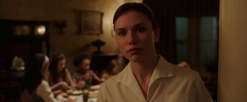 Movie still from “Annabelle: Creation” (2017), directed by David F. Sandberg – A woman in a white shirt is looking at the camera; Close Up shot, Over the shoulder angle