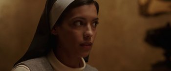 Movie still from “Annabelle: Creation” (2017), directed by David F. Sandberg – A person wearing a headband; Close Up shot, Low angle