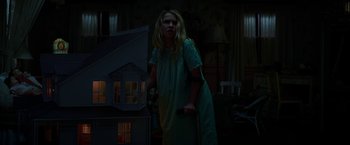 Movie still from “Annabelle: Creation” (2017), directed by David F. Sandberg – A girl in a nightgown is standing in front of a doll house; Medium shot, Low angle