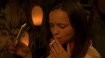 Movie still from “Anything Else” (2003), directed by Woody Allen – A woman is holding a cigarette in her mouth; Close Up shot, Overhead angle