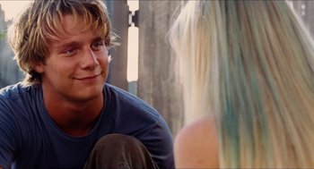 Movie still from “Aquamarine” (2006), directed by Elizabeth Allen Rosenbaum – A man sitting on the ground next to a woman; Close Up shot, Over the shoulder angle
