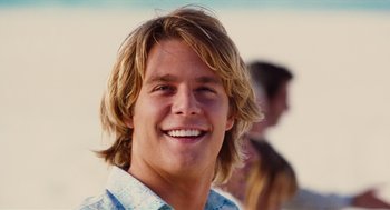 Movie still from “Aquamarine” (2006), directed by Elizabeth Allen Rosenbaum – A person with long blonde hair; Close Up shot, Low angle