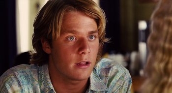 Movie still from “Aquamarine” (2006), directed by Elizabeth Allen Rosenbaum – A person with long blonde hair; Close Up shot, Over the shoulder angle