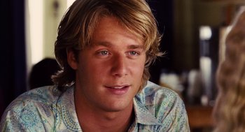 Movie still from “Aquamarine” (2006), directed by Elizabeth Allen Rosenbaum – A person with long blonde hair; Close Up shot, Over the shoulder angle