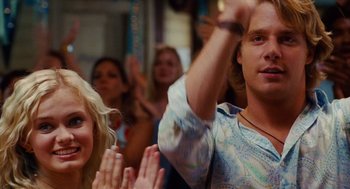 Movie still from “Aquamarine” (2006), directed by Elizabeth Allen Rosenbaum – A group of people clapping in front of a crowd; Close Up shot, Over the shoulder angle