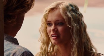 Movie still from “Aquamarine” (2006), directed by Elizabeth Allen Rosenbaum – A woman with blonde hair and blue eyes looking at a man with blonde hair; Close Up shot, Over the shoulder angle