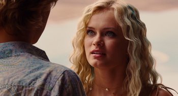 Movie still from “Aquamarine” (2006), directed by Elizabeth Allen Rosenbaum – A woman with long blonde hair looking at a man with blond hair; Close Up shot, Over the shoulder angle