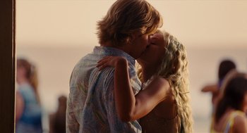 Movie still from “Aquamarine” (2006), directed by Elizabeth Allen Rosenbaum – A man and a woman kissing each other on a beach; Medium shot, Low angle