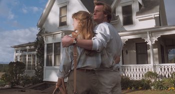 Movie still from “Arachnophobia” (1990), directed by Frank Marshall – A man and a woman standing in front of a house; Medium shot, Low angle