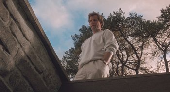 Movie still from “Arachnophobia” (1990), directed by Frank Marshall – A man standing on top of a concrete structure; Medium shot, Low angle