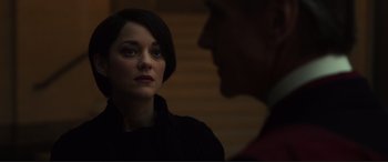 Movie still from “Assassin's Creed” (2016), directed by Justin Kurzel – A woman and a man are looking at one another; Close Up shot, Over the shoulder angle