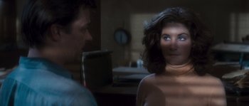 Movie still from “Assault on Precinct 13” (1976), directed by John Carpenter – A man and a woman are looking at each other; Close Up shot, Over the shoulder angle