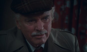 Movie still from “Atlantic City” (1980), directed by Louis Malle – An older man wearing a hat and a jacket; Close Up shot, Over the shoulder angle