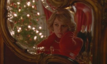 Movie still from “Spencer” (2021), directed by Pablo Larraín – A woman in a red sweater looking in a mirror; Close Up shot, Over the shoulder angle