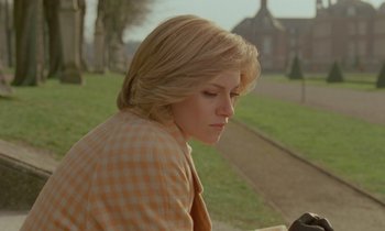 Movie still from “Spencer” (2021), directed by Pablo Larraín – A woman is looking down at her cell phone; Close Up shot, Low angle