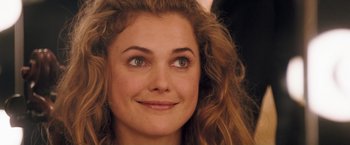 Movie still from “August Rush” (2007), directed by Kirsten Sheridan – A woman's face with green eyes; Close Up shot, Over the shoulder angle