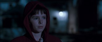 Movie still from “August Rush” (2007), directed by Kirsten Sheridan – A young boy wearing a red hooded sweatshirt; Close Up shot, Over the shoulder angle