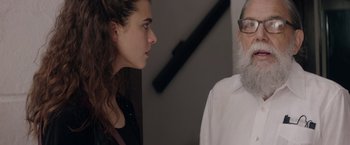 Movie still from “Stars at Noon” (2022), directed by Claire Denis – A man and a woman standing next to each other in a room; Close Up shot, Over the shoulder angle