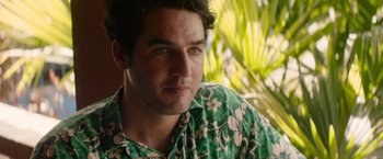 Movie still from “Stars at Noon” (2022), directed by Claire Denis – A person wearing a hawaiian shirt; Close Up shot, Over the shoulder angle