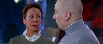 Movie still from “Austin Powers: The Spy Who Shagged Me” (1999), directed by Jay Roach – A woman and a man are looking at one another; Close Up shot, Over the shoulder angle