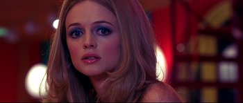 Movie still from “Austin Powers: The Spy Who Shagged Me” (1999), directed by Jay Roach – A person with long hair; Close Up shot, Over the shoulder angle